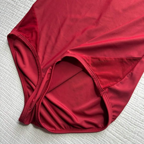 Elegant Sleeveless Maroon Bodysuit - Picture 4 of 6